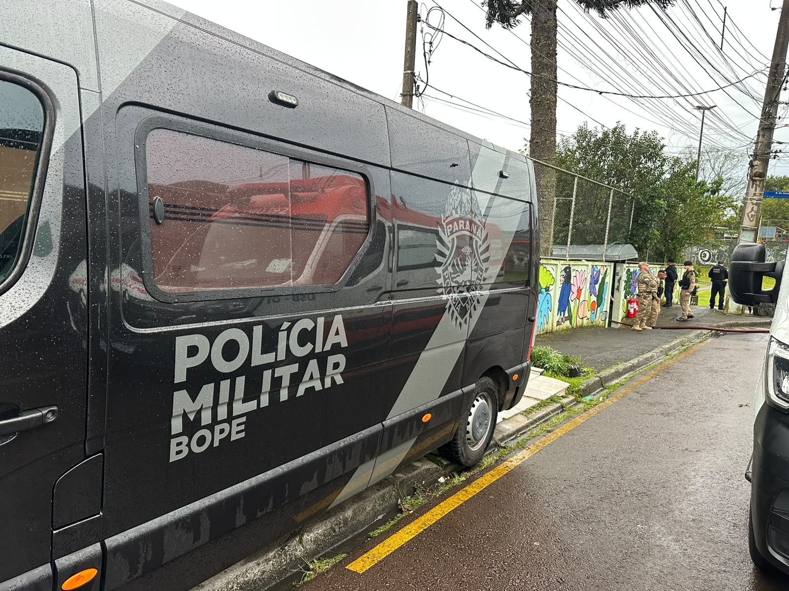 Após intervenção do BOPE, PMPR resgata 13 crianças mantidas reféns em CMEI de Curitiba