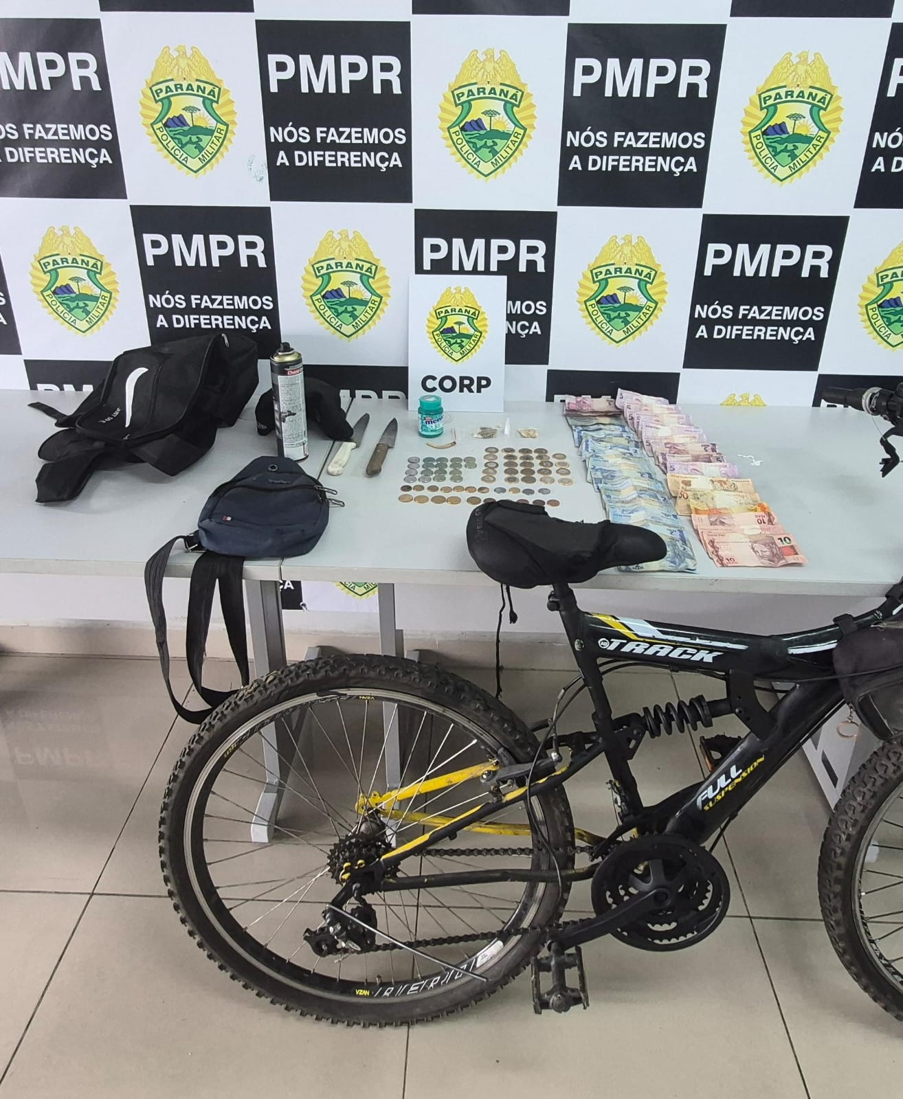 PMPR prende dois homens, apreende drogas e recupera bicicleta em Curitiba