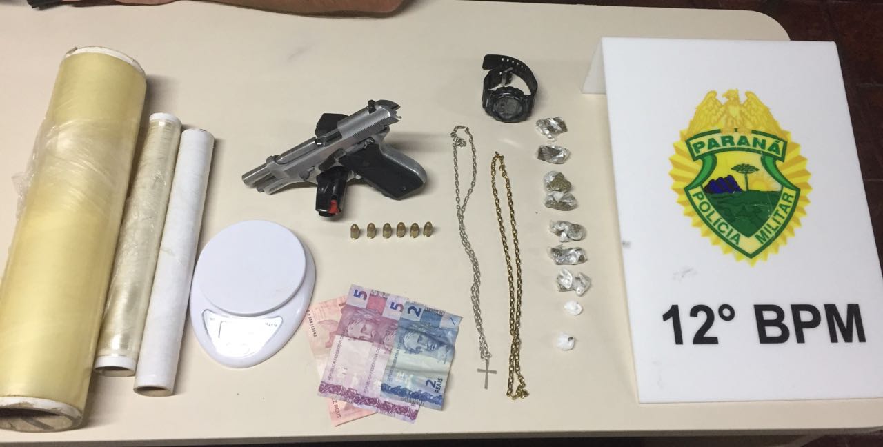 PM aborda dupla e apreende drogas e pistola no Parolin, em Curitiba