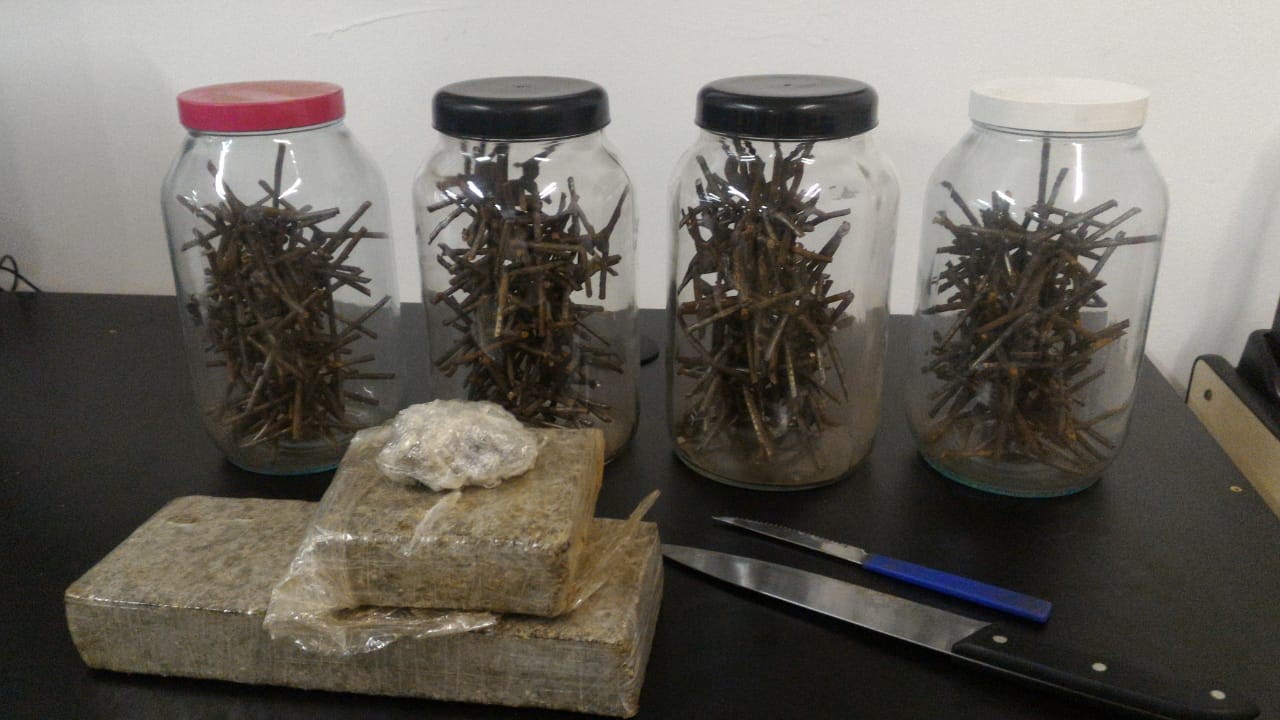 PM apreende 1,7 quilo de maconha em uma casa abandonada em Londrina, Norte do Paraná