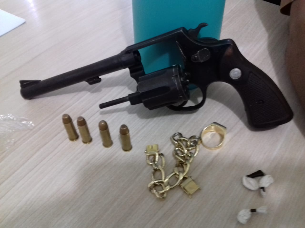 PM prende homem suspeito de roubar cerâmica em construção e apreende adolescentes e arma de fogo após furto em cruzeiro do Oeste e Tapejara (PR)