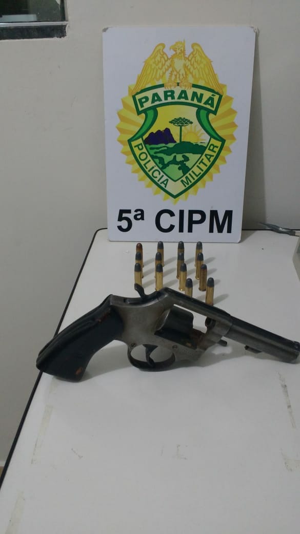 No Noroeste do Paraná, PM encaminha homem e apreende revólver e munições