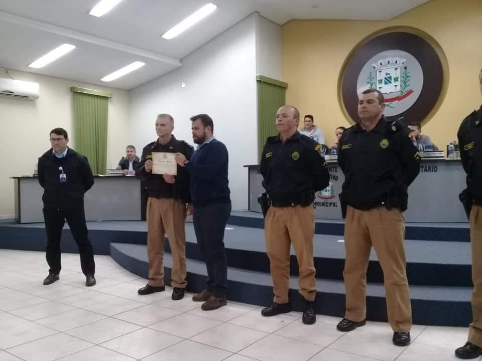 Policiais militares são homenageados por ato de bravura no Sul do Estado