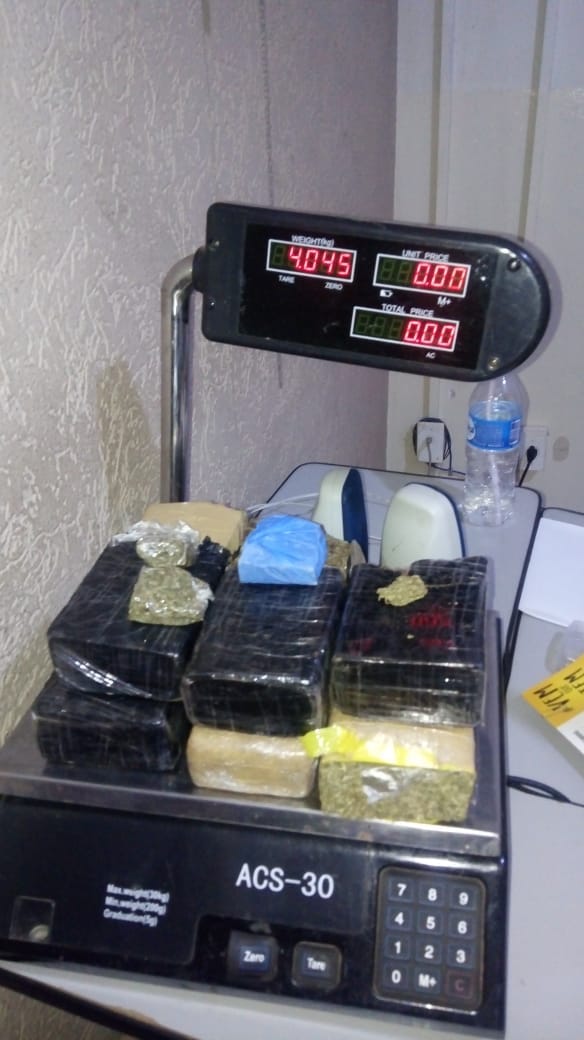 Durante Operação Saturação, Policiais militares apreendem drogas, armas de fogo e prendem cinco pessoas no Norte do Estado