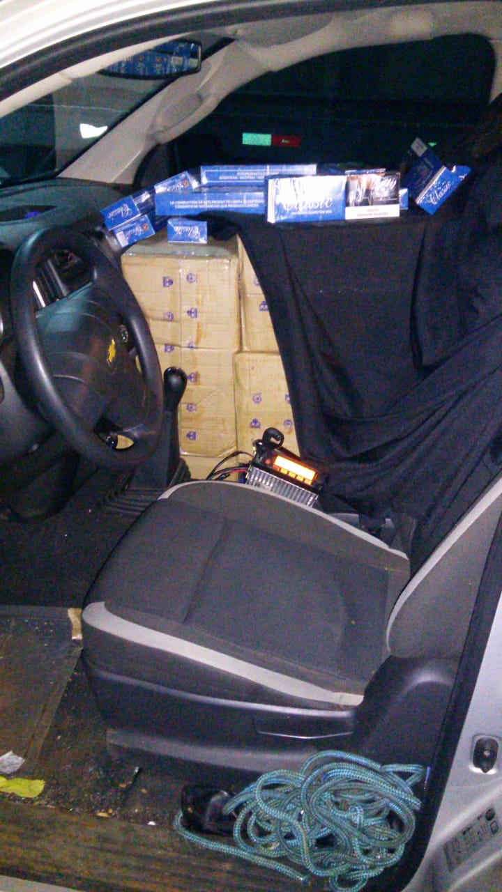 Policiais militares recuperam caminhonete roubada e apreendem contrabando no Oeste do Estado