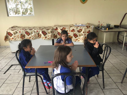 Polícia Militar recebe crianças em batalhão no Litoral do Estado