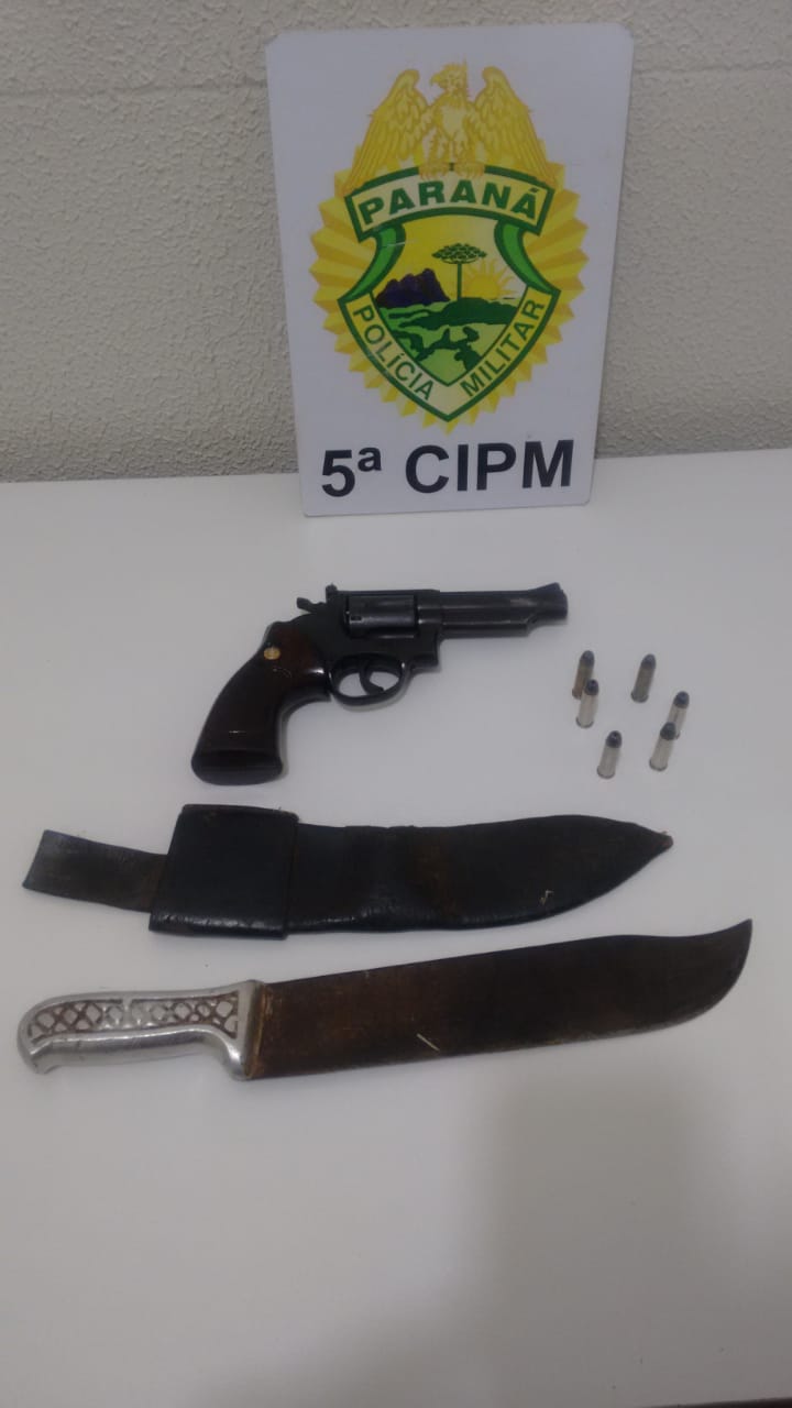 Duas armas de fogo, uma arma branca e munições são apreendidas no Noroeste do Paraná