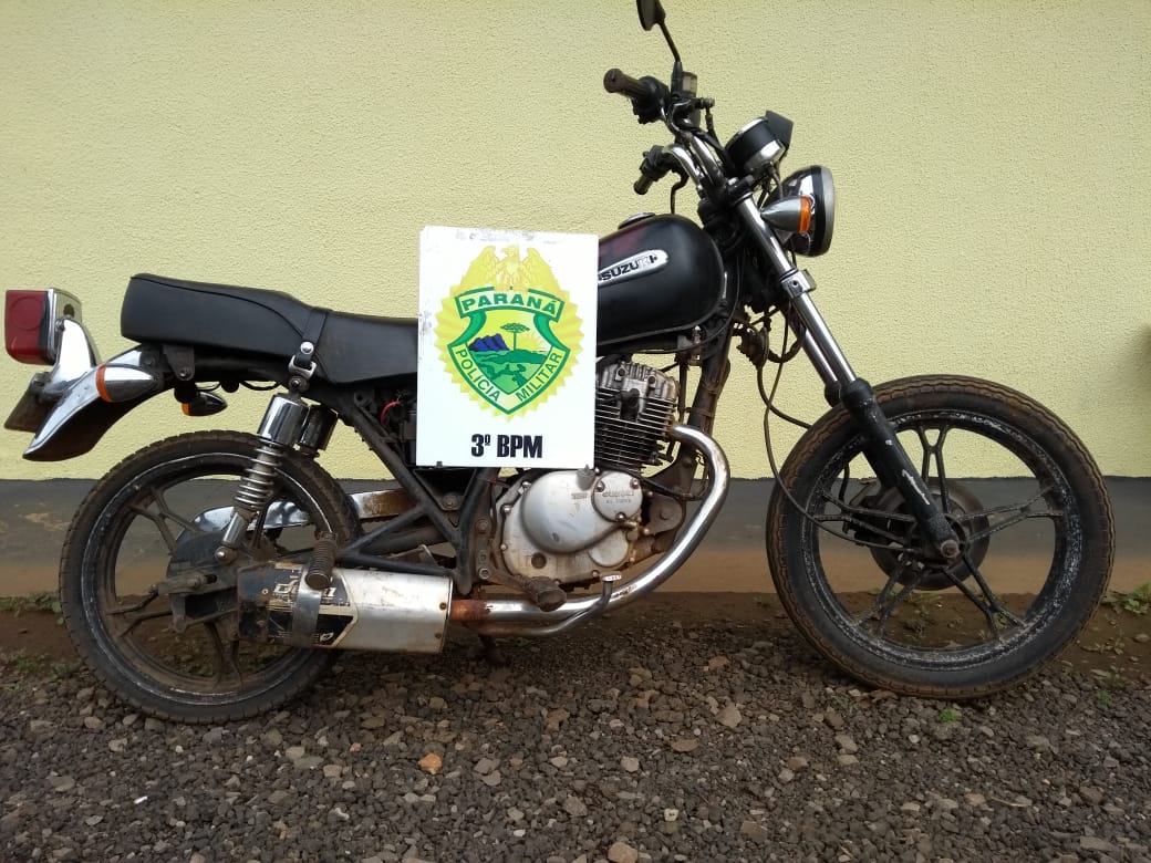 Motocicleta e duas armas são apreendidas e dois homens acabam encaminhados à delegacia no Sudoeste do Estado