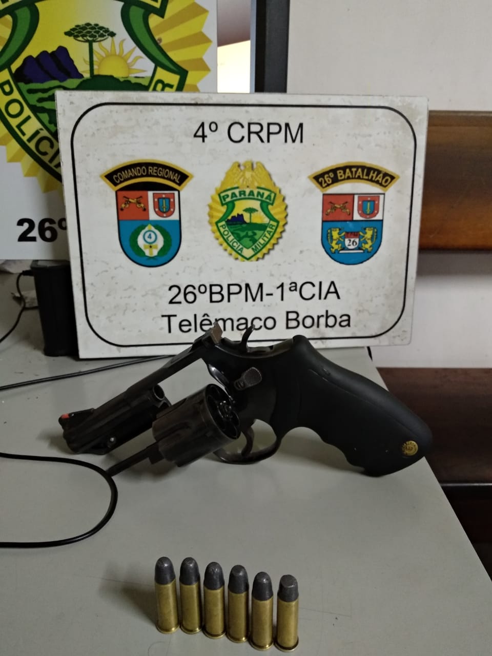 Arma de fogo é apreendida e jovem encaminhado à delegacia em Telêmaco Borba (PR)