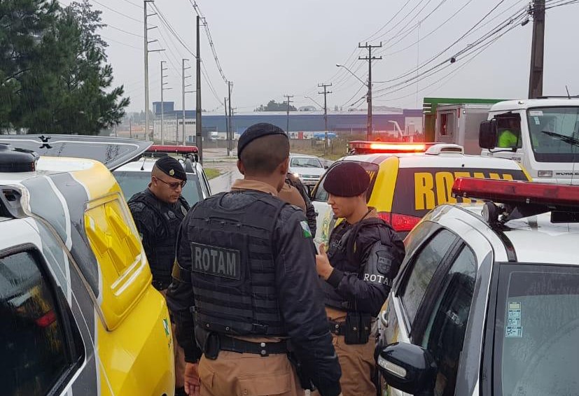 Em ação rápida, PM prende quatro homens por roubo e recupera veículo e objetos em Campo Largo (PR)