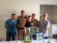 Menino visita unidade da PM e celebra aniversário junto aos policiais em Tuneiras do Oeste