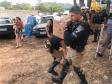 Policiais militares do BPTran arrecadam alimentos e ajudam família do Fazendinha, em Curitiba