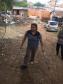 Policiais militares do BPTran arrecadam alimentos e ajudam família do Fazendinha, em Curitiba