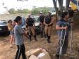 Policiais militares do BPTran arrecadam alimentos e ajudam família do Fazendinha, em Curitiba