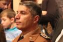 Comandante-Geral da PM recebe a medalha Ordem da Luz dos Pinhais durante cerimônia