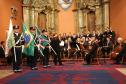 Comandante-Geral da PM recebe a medalha Ordem da Luz dos Pinhais durante cerimônia