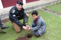 Comandante-Geral planta árvore em escola Estadual de Curitiba (PR) em prol do Projeto Paraná Mais Verde