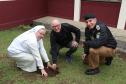 Comandante-Geral planta árvore em escola Estadual de Curitiba (PR) em prol do Projeto Paraná Mais Verde