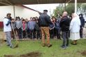 Comandante-Geral planta árvore em escola Estadual de Curitiba (PR) em prol do Projeto Paraná Mais Verde