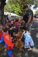 Cão de faro e pôneis fazem alegria das crianças de escola londrinense durante visita da PM