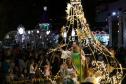 Policiais militares reforçam o policiamento durante o desfile de Natal de Pato Branco (PR)