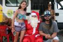 PM promove ação de Natal e encanta veranistas com entrega de doces e pintura de rosto em Guaratuba (PR), no Litoral do estado