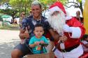 PM promove ação de Natal e encanta veranistas com entrega de doces e pintura de rosto em Guaratuba (PR), no Litoral do estado