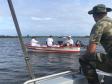 BPAmb-FV faz patrulhamento em Guaratuba (PR) e aborda 25 pessoas e cinco embarcações 