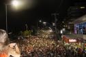 Matimbanda e desfiles de escolas de samba no Litoral levam 800 mil foliões para as ruas no segundo dia de Carnaval 