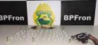 BPFron prende dupla e apreende pedras de crack, arma de fogo e motocicleta em Guaíra (PR)