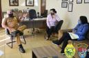 Alunos fazem carta de homenagem aos policiais militares de Londrina (PR)