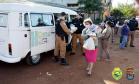 Moradores de Foz do Iguaçu recebem doação de alimentos e hortaliças da Polícia Militar