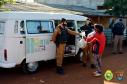 Moradores de Foz do Iguaçu recebem doação de alimentos e hortaliças da Polícia Militar