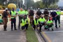 No Dia do Motociclista, BPTran faz blitz educativa e distribui antena corta fio pra evitar acidentes com linha de cerol