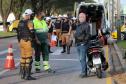 No Dia do Motociclista, BPTran faz blitz educativa e distribui antena corta fio pra evitar acidentes com linha de cerol
