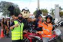 No Dia do Motociclista, BPTran faz blitz educativa e distribui antena corta fio pra evitar acidentes com linha de cerol