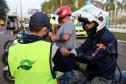 No Dia do Motociclista, BPTran faz blitz educativa e distribui antena corta fio pra evitar acidentes com linha de cerol