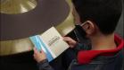 Filho de policial militar lança livro com orientações de segurança para crianças e jovens
