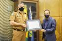 Comandante-Geral da PM recebe certificado da Câmara Municipal de Curitiba pelos 166 anos da Polícia Militar