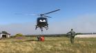 Helicóptero da PM auxilia no combate a incêndio em Ilha Grande