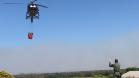 Helicóptero da PM auxilia no combate a incêndio em Ilha Grande