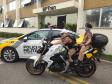 Fãs mirins do Batalhão de Trânsito da PM fazem visita e recebem presente dos policiais militares