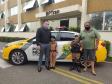 Fãs mirins do Batalhão de Trânsito da PM fazem visita e recebem presente dos policiais militares