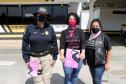 Policiais femininas fazem blitz de conscientização sobre prevenção ao câncer de mama em rodovia da RMC