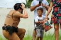 ONG doa brinquedos e Polícia Militar faz a entrega de presentes de Natal para crianças carentes em Pontal do Paraná