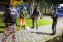 Mais de 250 pessoas são abordadas e duas acabam presas durante operação da PM em Morretes e Antonina