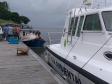 Embarcação da Polícia Ambiental faz transporte de arrecadações para população afetada pelas chuvas em Guaraqueçaba, no Litoral