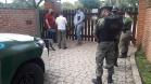 Polícia Ambiental presta apoio na remoção de tigre da Malásia e papagaios para o Zoológico de Curitiba