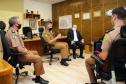 Comandante-Geral da PM entrega medalha a arcebispo de Curitiba, na Capital do estado