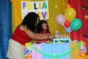 Menina de 10 anos recebe visita de policiais militares em seu aniversário, em Antonina 